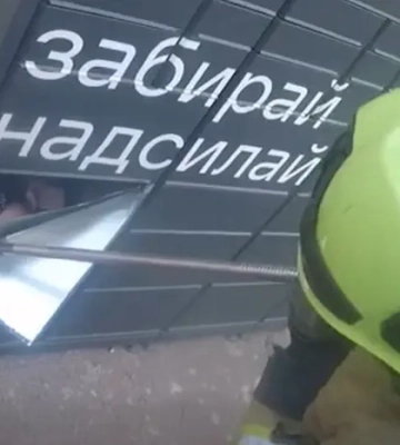 Рівне: рятувальники визволили 15-річну дівчину з поштомата (відео)