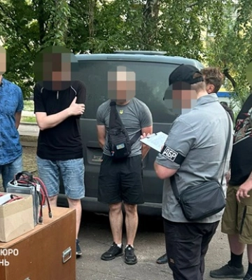 Затримано командира роти, який продав військові дрони та кулемети на 1,1 млн грн, - ДБР. ФОТО