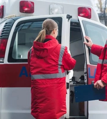 У Рівному рятувальники визволили 15-річну дівчину, яка застрягла в поштоматі