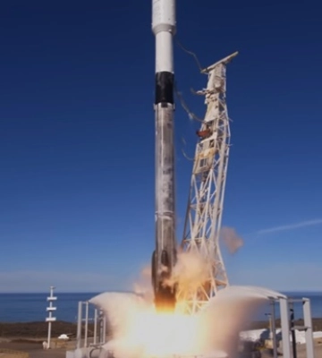 Falcon 9 успешно запустила в космос более 80 спутников