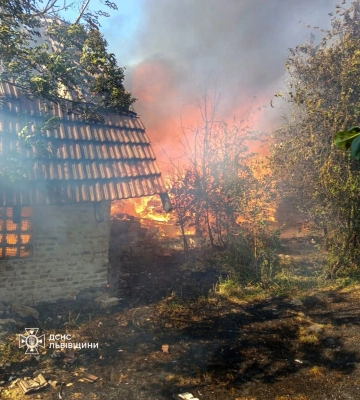 У Львівському районі сталася масштабна пожежа на приватному господарстві