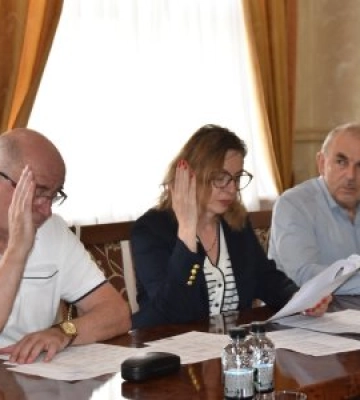 Термінові виплати та екстрена допомога: на Закарпатті ухвалили рішення, на які чекали сотні родин