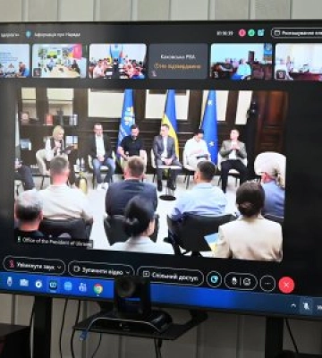 Кінець безкоштовного проїзду «по книжках» та поборів у лікарнях: які радикальні реформи готують для українців