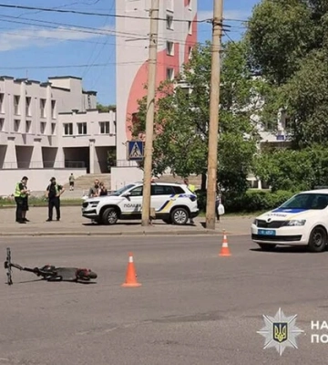 У Хмельницькому підліток збив жінку на самокаті: яке покарання загрожує та які зміни ініціює поліція
