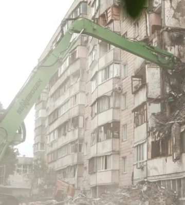 «Вивезли 1 580 кубометрів будівельного сміття». В Київі рятувальники завершили роботи на всіх локаціях після масованого удару РФ
