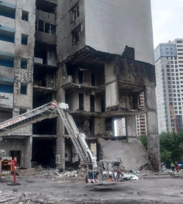 У Вишневому триває ліквідація наслідків ворожої атаки: залучена авіація ДСНС