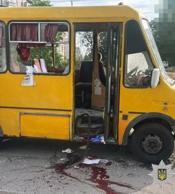 У Херсоні військові РФ вдарили дроном по маршрутці: є загибла та поранені