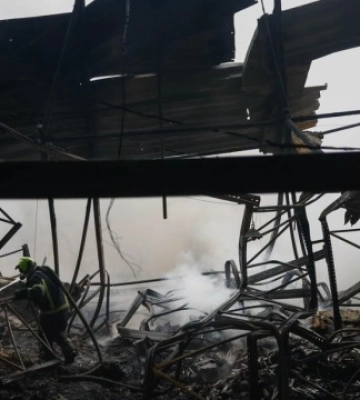 Двоє людей постраждали під час нічної російської атаки на Київ