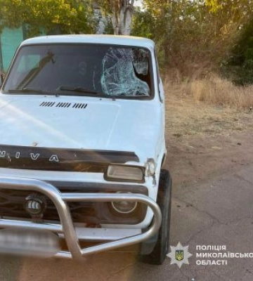 17-річний мотоцикліст та його 14-річний пасажир госпіталізовані після зіткнення з автомобілем