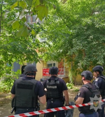 Невідомий захопив двох заручників у перукарні в Одесі, — ЗМІ