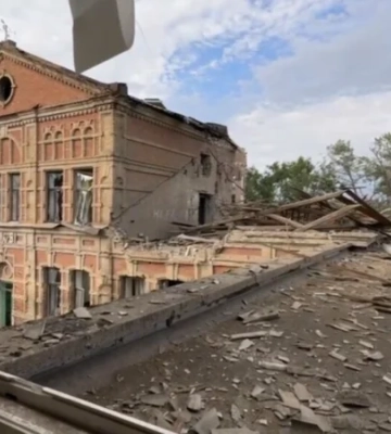 «Одна з найкрасивіших будівель міста». У Запоріжжі внаслідок обстрілу зруйновано памʼятку архітектури — менонітську школу