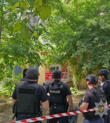 В Одесі чоловік узяв у заручники людей у салоні краси, його затримали