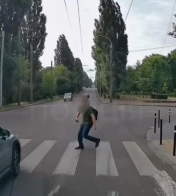 У Рівному оштрафували водійку, яка не пропустила пішохода на «зебрі» (ВІДЕО)