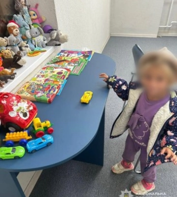 П’ятирічна дівчинка жила просто неба: на Закарпатті поліцейські врятували дитину від небезпечних умов