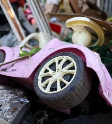 Масована атака на Харків. Серед 23 постраждалих — троє дітей, у житловому будинку повністю зруйновано верхні поверхи — фото