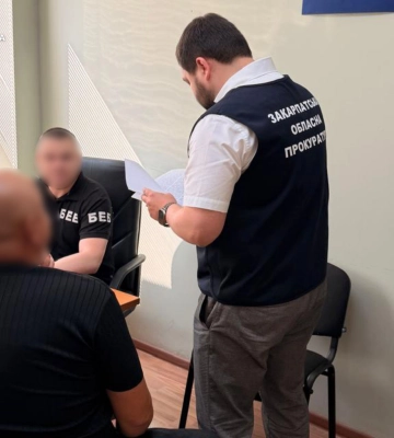 На Закарпатті судитимуть спритника, який спробував незаконно вивезти у України майже мільйон доларів