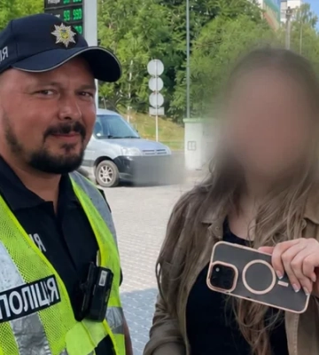 Во Львове iPhone случайно «сообщил» полиции о ДТП — так патрульные нашли владелицу и вернули ей смартфон.