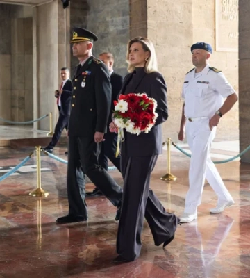 Елена Зеленская запустила украинский аудиогид в мемориале Аныткабир в Анкаре
