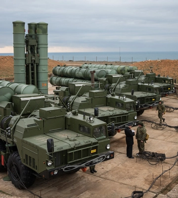 "Асимметричный подход" и масштабирование: как уничтожить С-400, бьющие по Киеву, — эксперт (видео)
