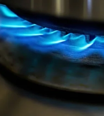 Газ перекрыли по заявлению одной совладелицы: суд обязал восстановить подачу пенсионерке-ВПЛ