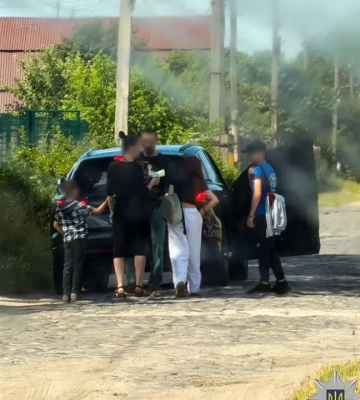 Фото: На Рівненщині матір підозрюють у торгівлі власними дітьми