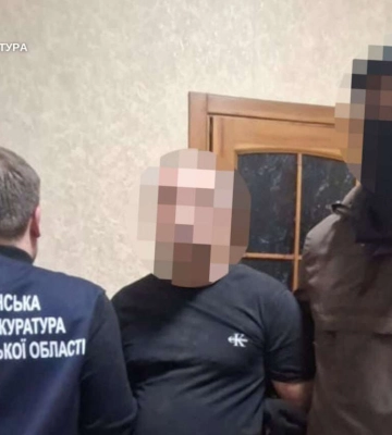 «Квиток» за кордон за $8 тисяч: у Дніпрі судитимуть організатора незаконної схеми