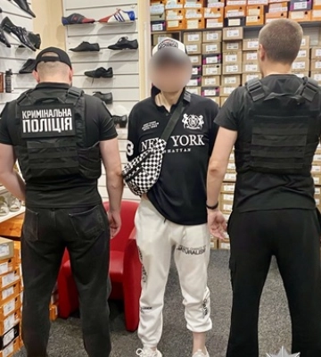 У Києві затримали чоловіка за розповсюдження дитячого порно