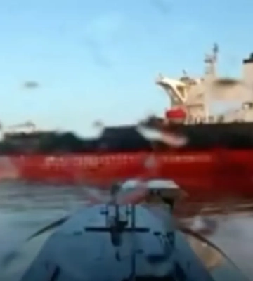 СБУ атаковала у Ялты танкер РФ: авиация не смогла остановить Sea Baby