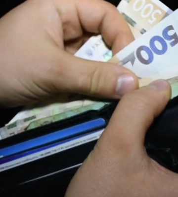 Податки із зарплати можуть урізати: як віддавати менше грошей
