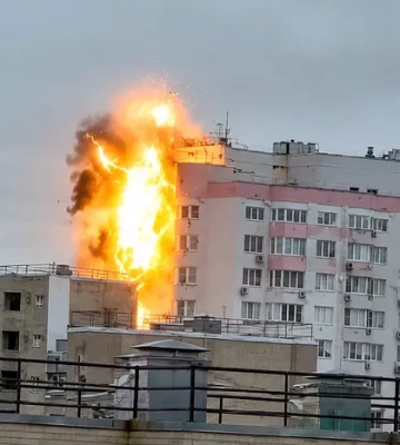 Момент влучання «шахеда» у багатоповерхівку на Троєщині потрапив на відео