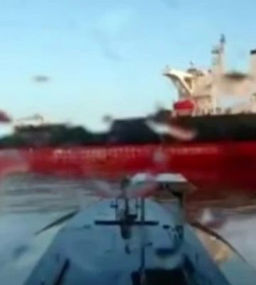 СБУ атаковала у Ялты танкер РФ: авиация не смогла остановить Sea Baby