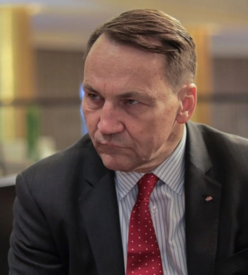 Сикорский призвал Украину "сдержать эмоции" после заявления Буданова