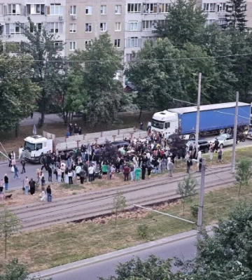 «Позор»: толпа на Сыхове пыталась отбить парня у ТЦК — мэр Львова отреагировал