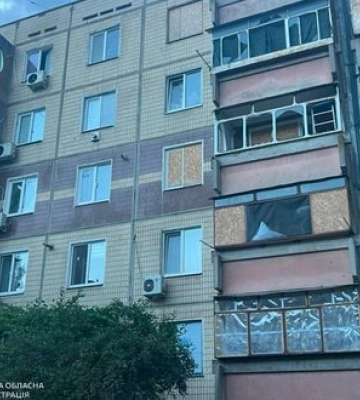 Росія майже 20 разів атакувала Дніпропетровщину: поранено чоловіка, пошкоджено будинки та школу. ФОТОрепортаж