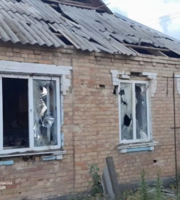 Майже 20 атак за добу: на Дніпропетровщині поранено чоловіка, пошкоджено будинки, школа та АЗС