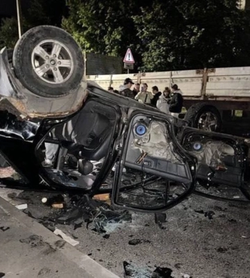 У Львові сталася масова сутичка з ТЦК: десятки людей перекрили дорогу та знищили автомобіль