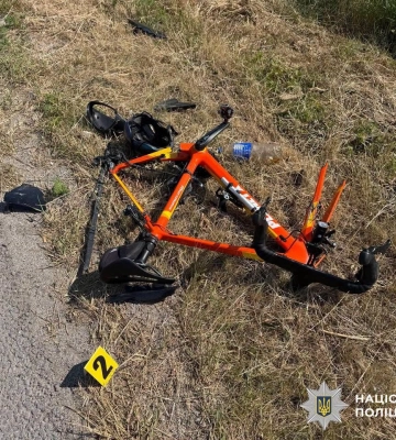 На Кіровоградщині велосипедистка потрапила до лікарні внаслідок наїзду легковика