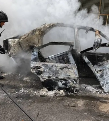 Росіяни вдарили дрон по авто в Херсоні, загинули люди 