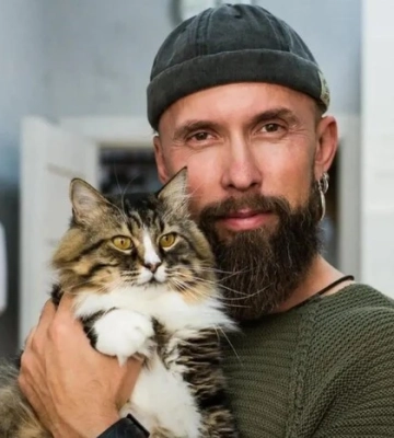 Український актор, який має майже 90 котів, розповів про своїх улюбленців 