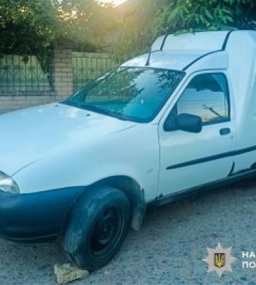 Заволодів фургоном та поїхав додому: у Миколаєві поліцейські оперативно затримали молодика за підозрою у скоєнні злочину
