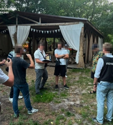У Києві викрито заступника директора «Гідропарку», який вимагав гроші за проведення заходів