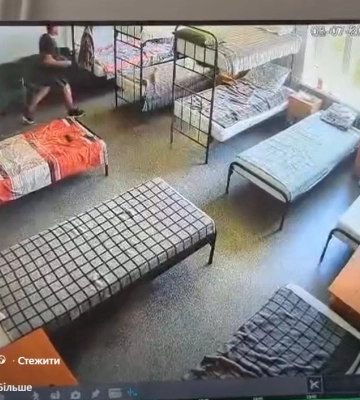 Закарпатський ТЦК опублікував відео з чоловіком, який вистрибнув з вікна і загинув