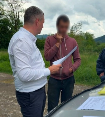 Зрубали понад 80 дерев і заробляли готівкою: на Закарпатті викрили схему, яка завдала природі мільйонних збитків