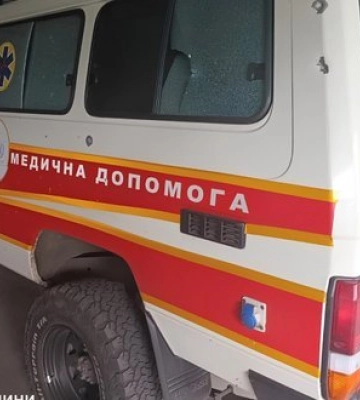 Окупанти вдарили по рятувальниках на Донеччині: пошкоджено санітарний автомобіль. ФОТОрепортаж