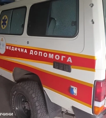 Фото: в результате российского обстрела в Донецкой области был поврежден автомобиль спасателей