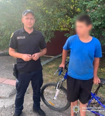 У Кропивницькому правоохоронці повернули додому зниклу дитину