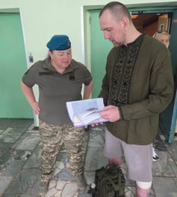 Представники Миколаївщини відвідали звільнених з російського полону військовослужбовців, які проходять відновлення у столиці