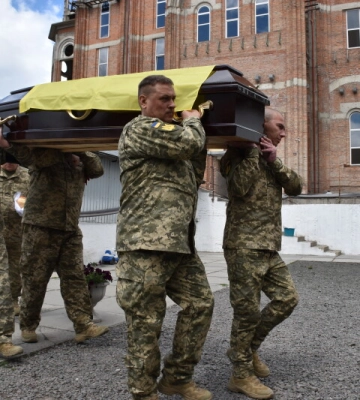 У Луцьку в один день попрощалися з двома полеглими Героями – Іваном Остапчуком та Максимом Мачулою 