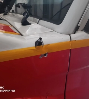 Російський обстріл пошкодив санітарний броньований автомобіль на Донеччині