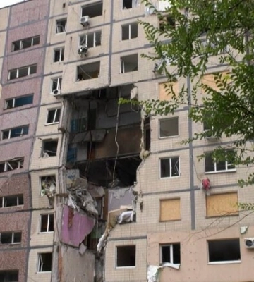 В Днепре обрушилась часть дома, поврежденного "Шахедом": что известно и есть ли угроза другим подъездам